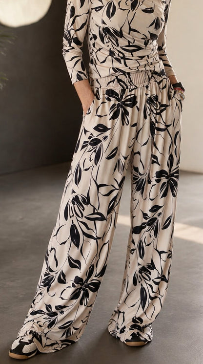 Lounge Pants in Yves